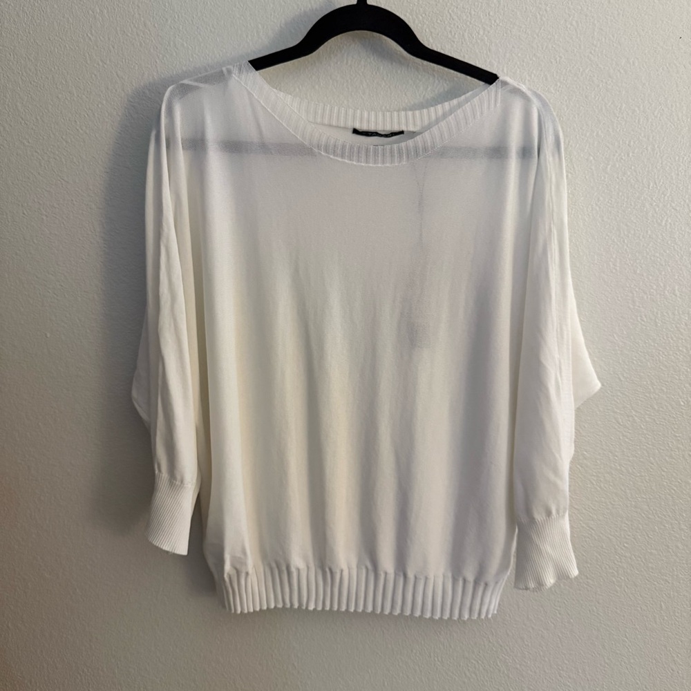 T Tahari White Batwing‎ Sweater